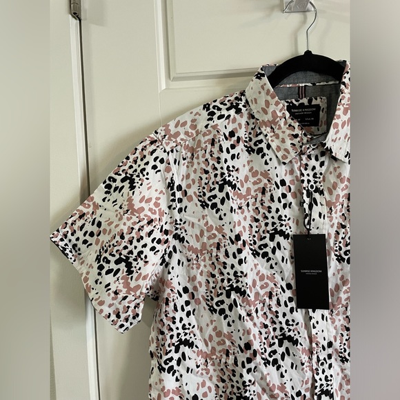 Sunrise Kingdom Animal Print White Pink Shirt Button Down Shortsleeve Mens SizeM - Picture 3 of 15